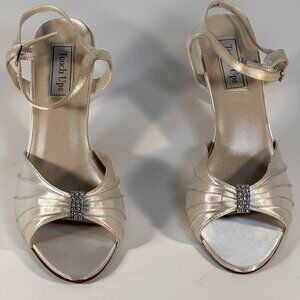 Ladies size 9 open toe sandals